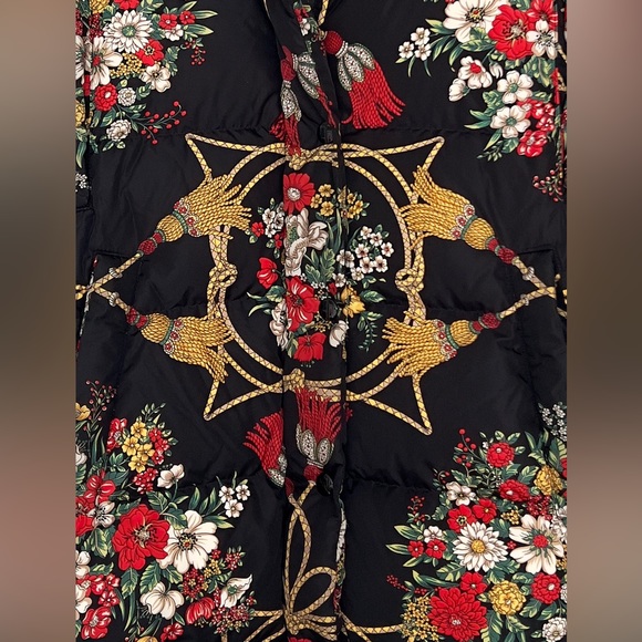 GUCCI Padded Cape Coat With Flowers And Tassels Size 4 US - Picture 7 of 11